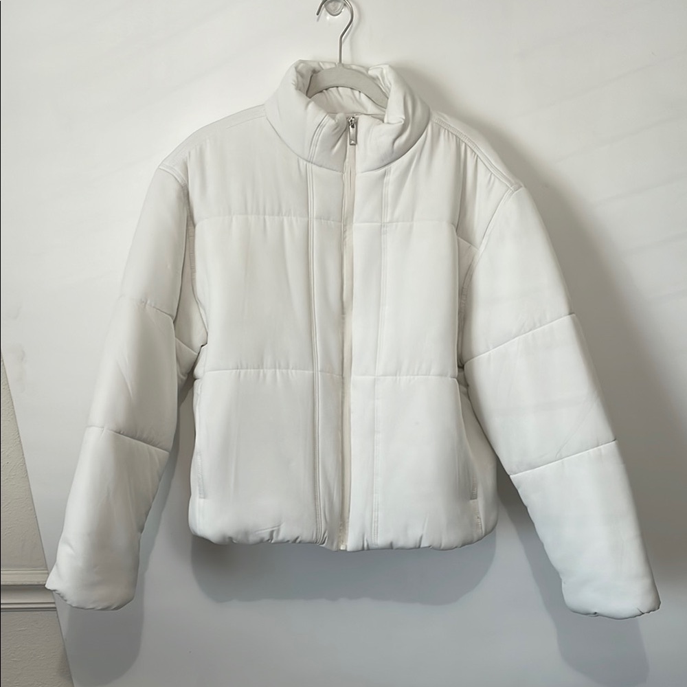 TRAVISMATHEW Women's White Mont Blanc Puffer Jacket XL